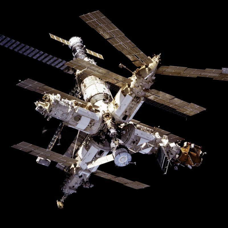 Mir_from_STS-81