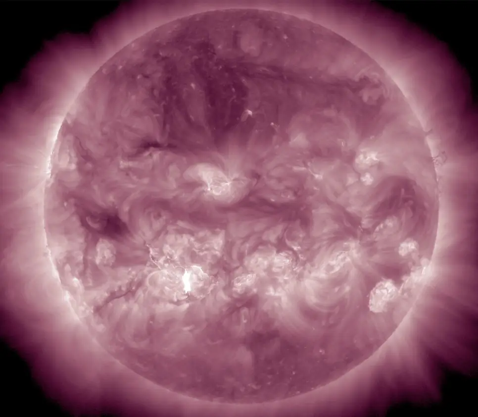 Eruzione solare X7.1 ottobre 2024 sdo aia 211