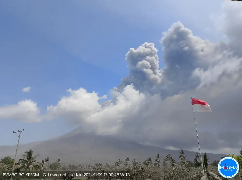Eruzione del vulcano Levotobi, Indonesia a 1300 LT il 9 novembre 2024